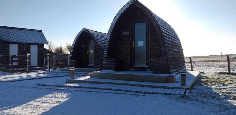 Hillside Camping Pods And Shepherd'S Hut Wick  Exterior photo