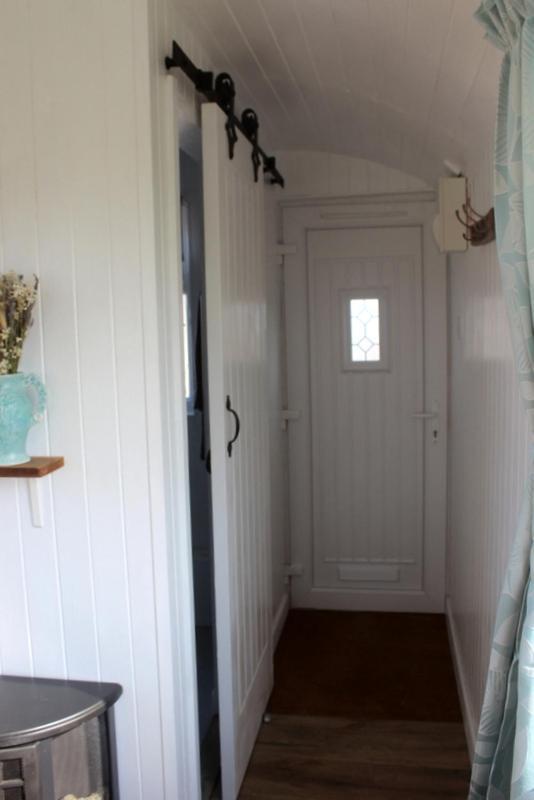 Hillside Camping Pods And Shepherd'S Hut Wick  Exterior photo