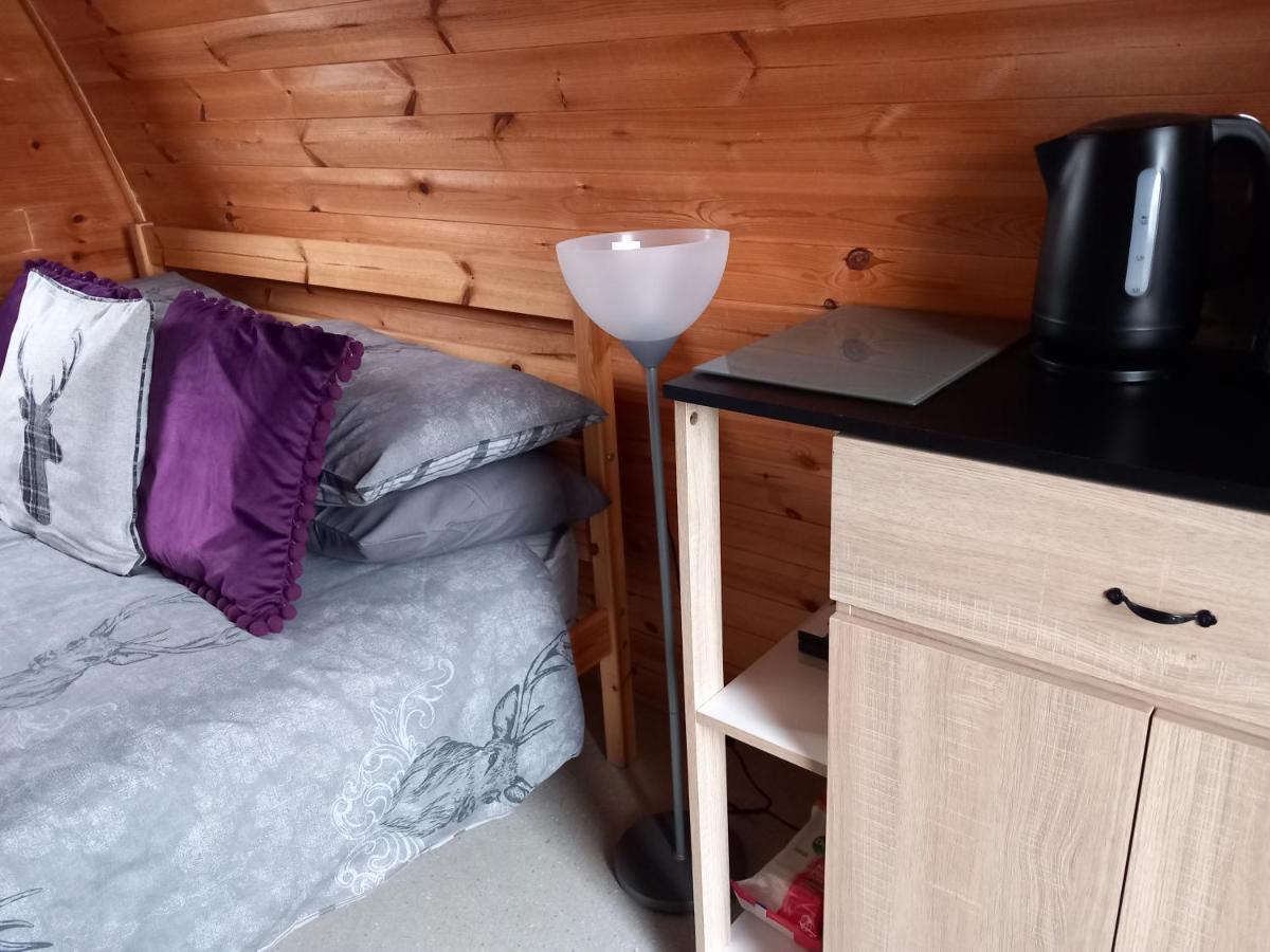 Hillside Camping Pods And Shepherd'S Hut Wick  Room photo