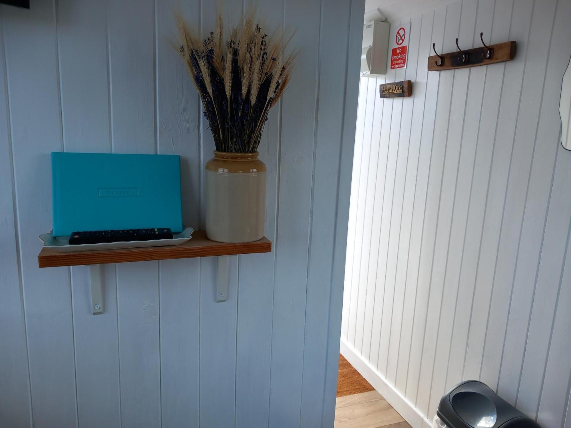 Hillside Camping Pods And Shepherd'S Hut Wick  Exterior photo
